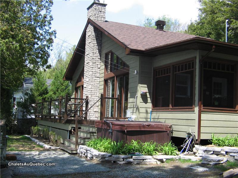 Waterfront Chalet on Petit Lac